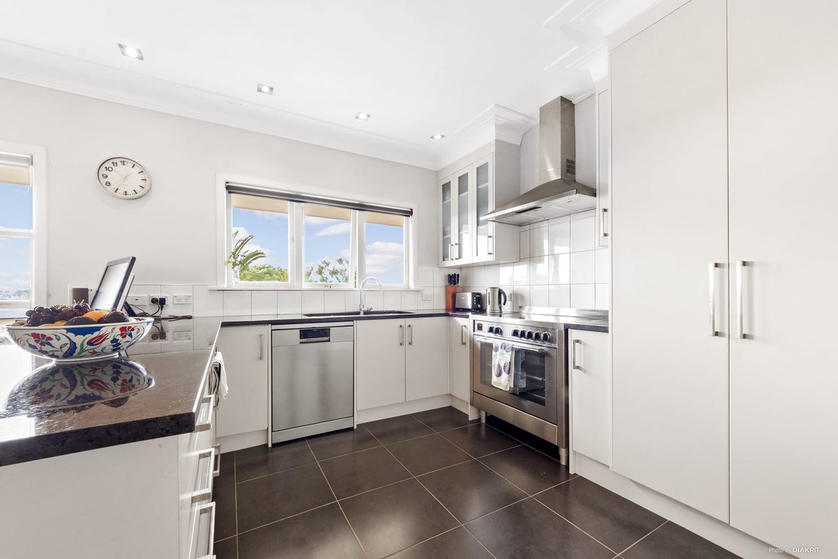 52 Sturges Road, Henderson, Auckland - Carousel 2