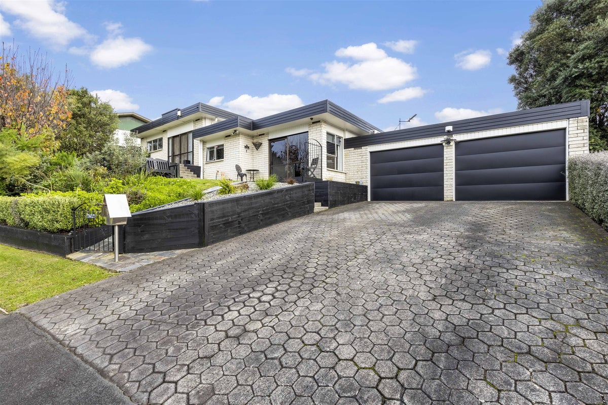 19 Glendale Drive, Dinsdale, Hamilton - Carousel 1