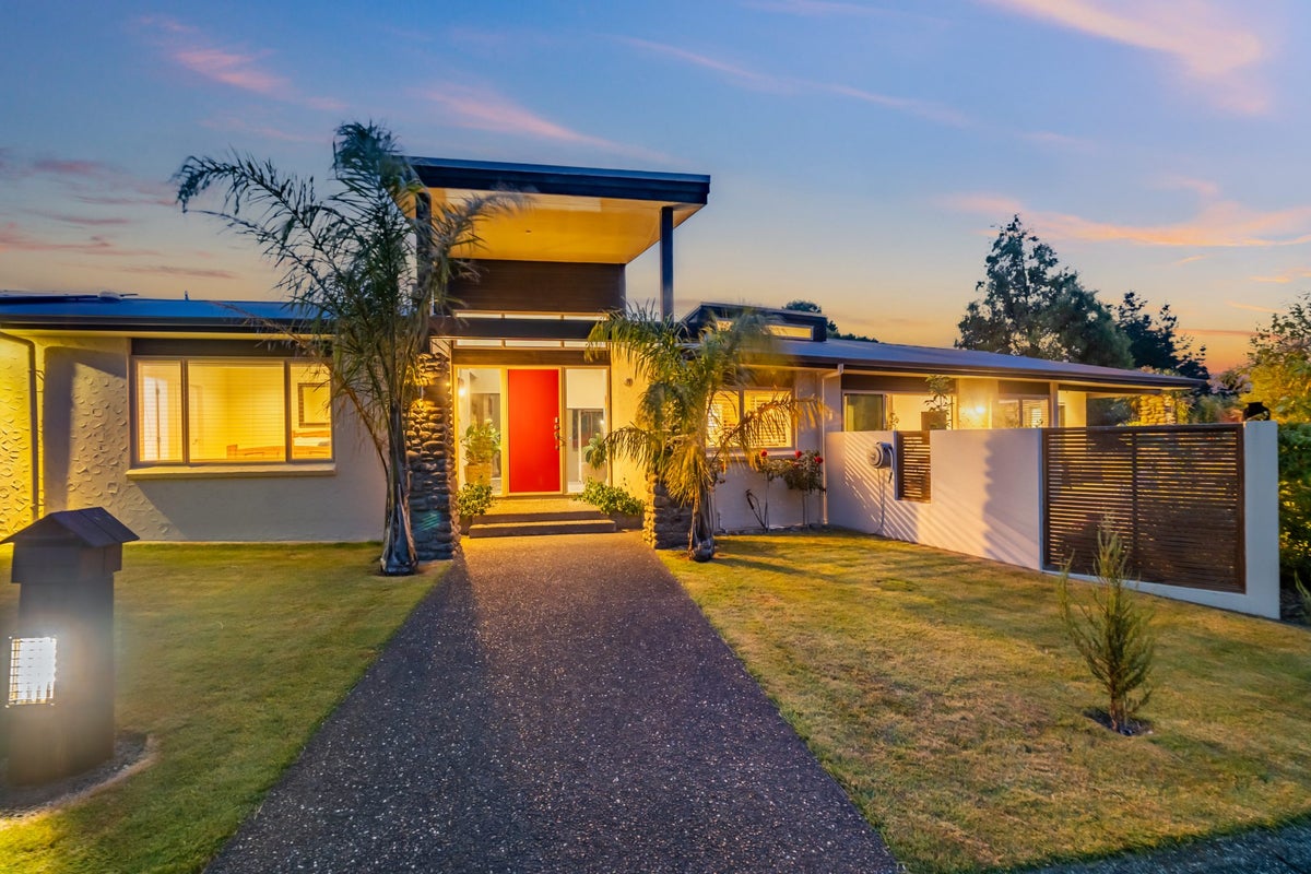 41 Mount Marua Drive, Timberlea, Upper Hutt - Carousel 2