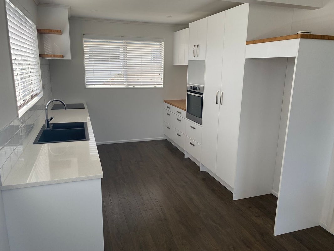 8 Findhorn Place, Papakowhai, Porirua - Carousel 2