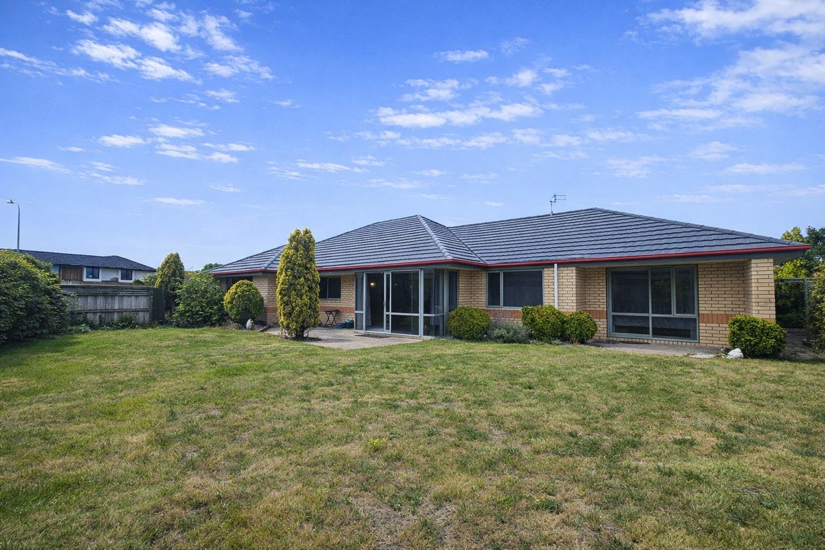 41 Eastwood Rise, Waimairi Beach, Christchurch - Carousel 2
