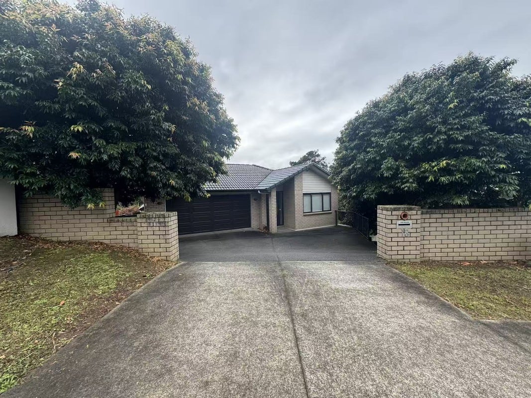 18 Meharg Place, Fairview Heights, Auckland - Carousel 1