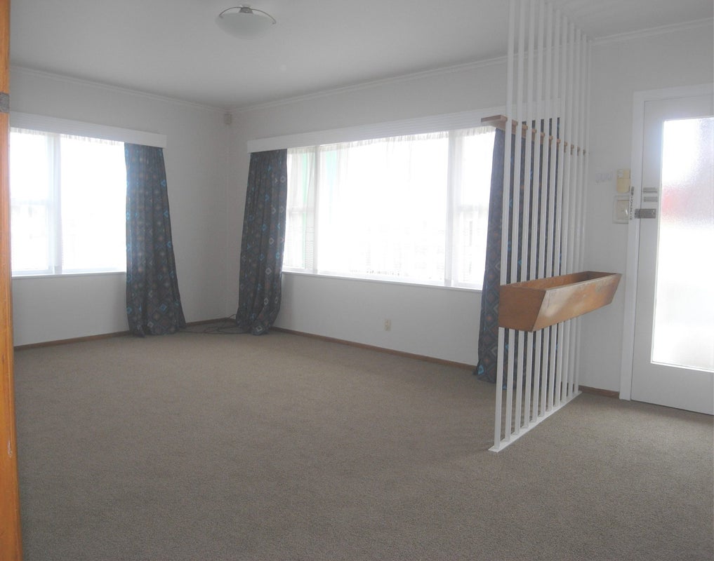 2/102 Te Atatu Road, Te Atatu South, Auckland - Carousel 2