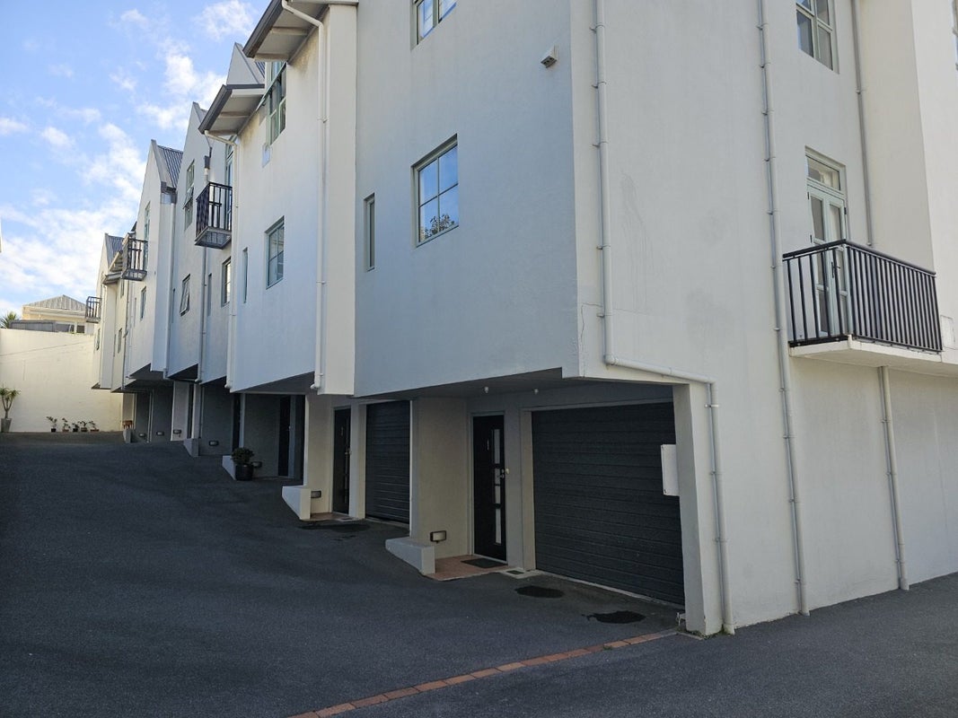 6/28 Majoribanks Street, Mount Victoria, Wellington - Carousel 1