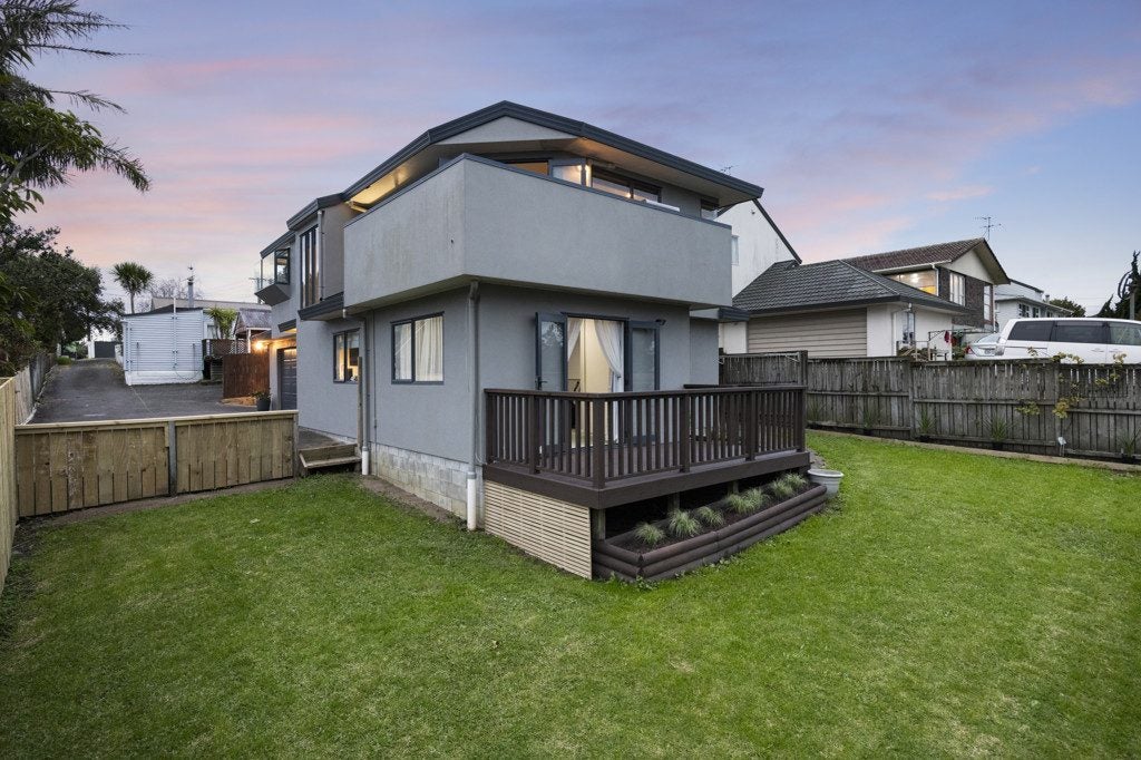 16A Gilletta Road, Mount Roskill, Auckland - Carousel 2