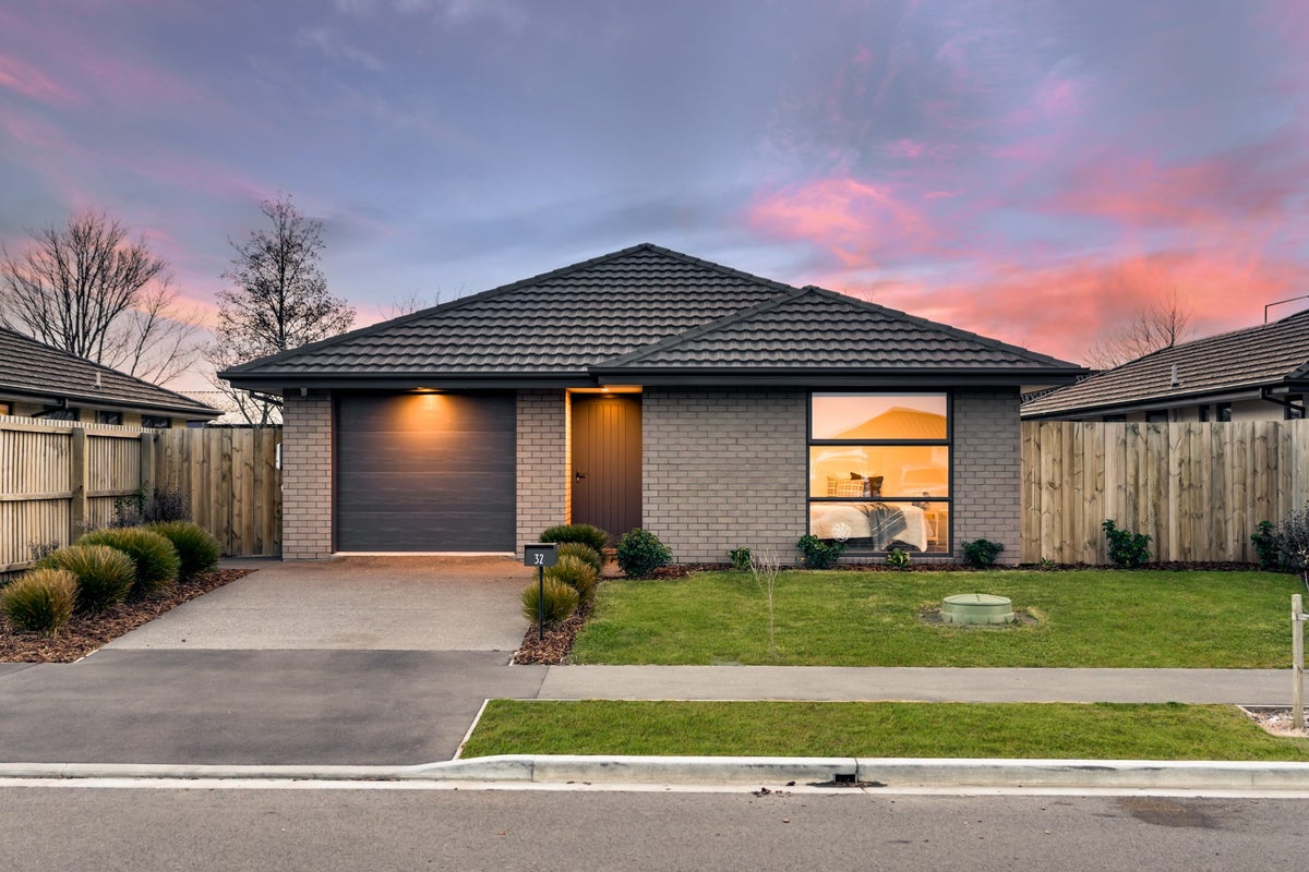 32 Pitcaithly Street, Halswell, Christchurch - Carousel 2