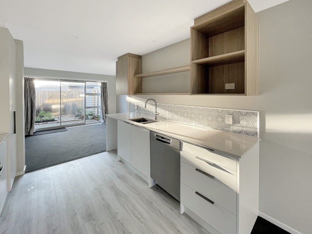 5/6 Peel Place, Wainuiomata, Lower Hutt - Carousel 2