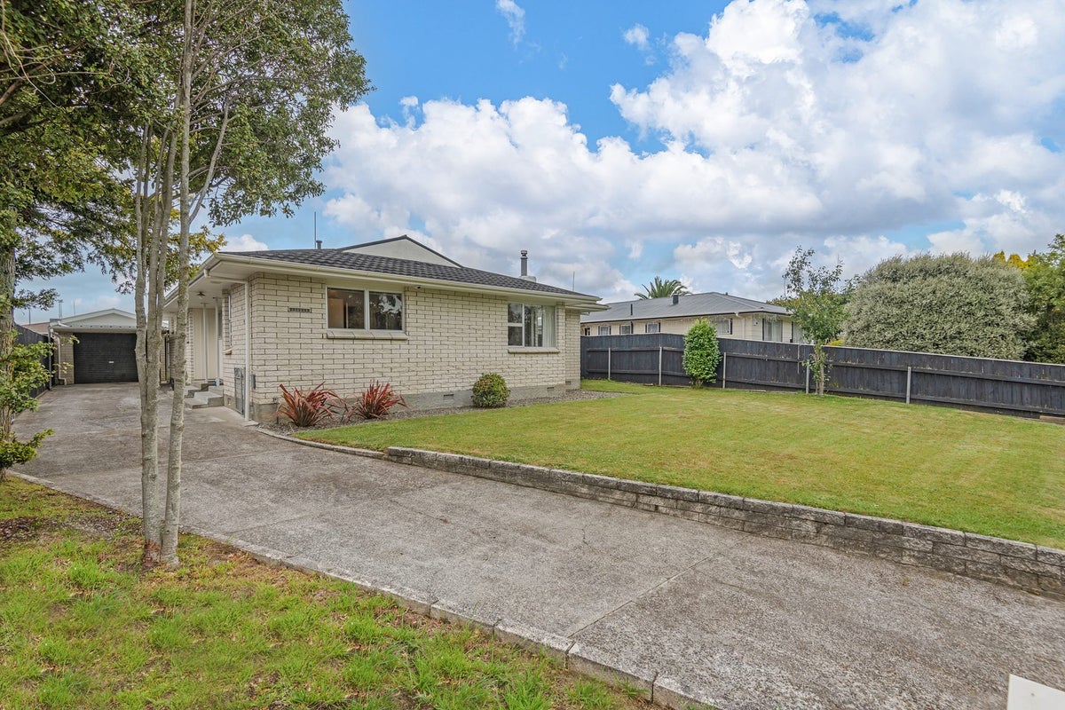 34 Lockhart Avenue, Milson, Palmerston North - Carousel 1