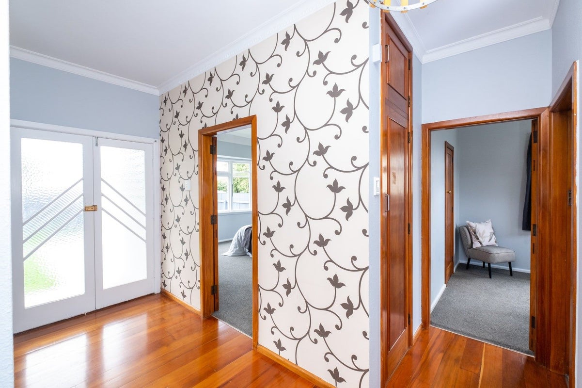503 Grove Road, Mayfair, Hastings - Carousel 2