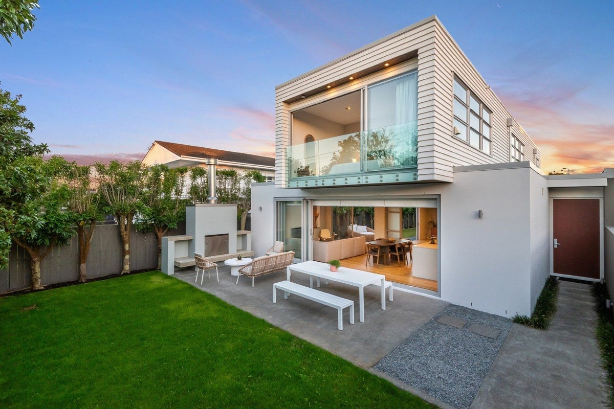 11 Wainui Avenue, Point Chevalier, Auckland - Carousel 1