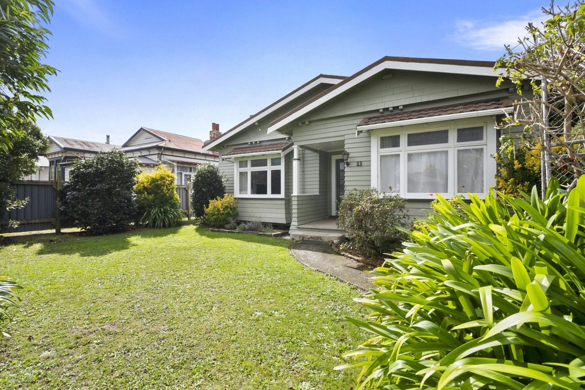 11 Lyndhurst Street, Takaro, Palmerston North - Carousel 17