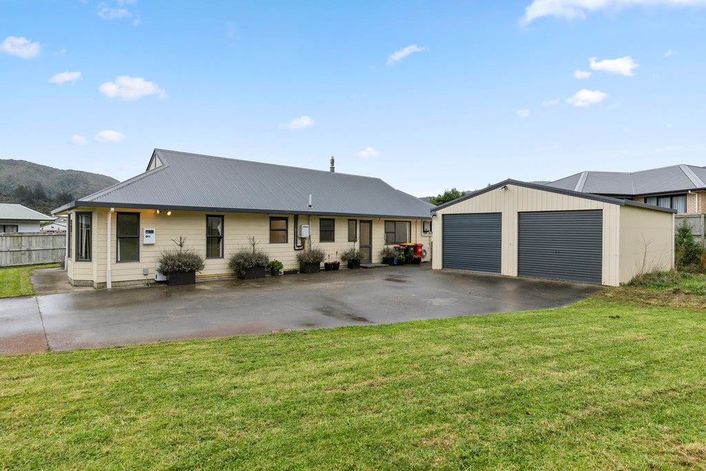 11 Concord Street, Wainuiomata, Lower Hutt - Carousel 1