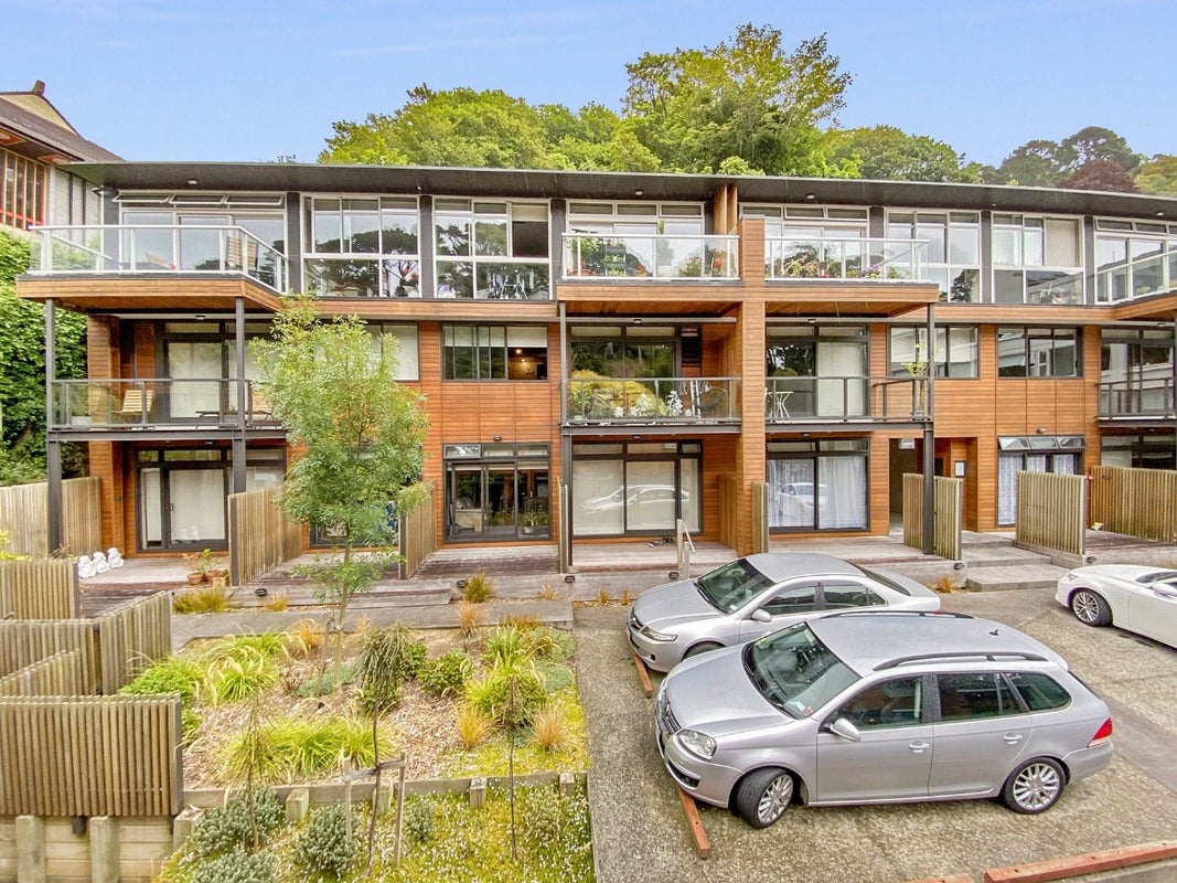 101/26 Glenmore Street, Northland, Wellington - Carousel 1