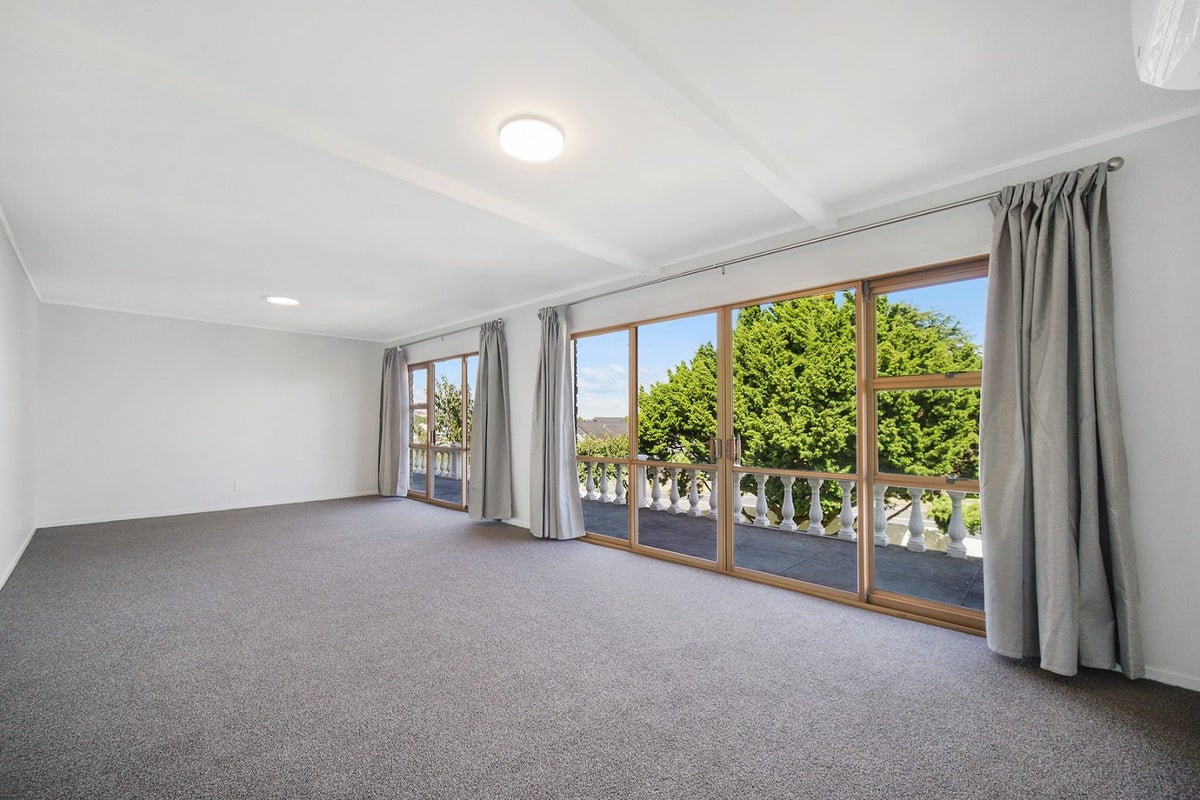 2 Icarus Place, Half Moon Bay, Auckland - Carousel 2