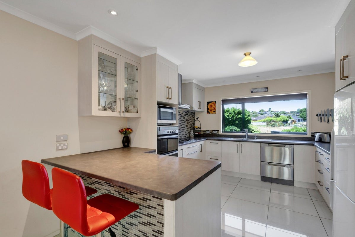32B Ainslee Street, Highlands Park, New Plymouth - Carousel 2
