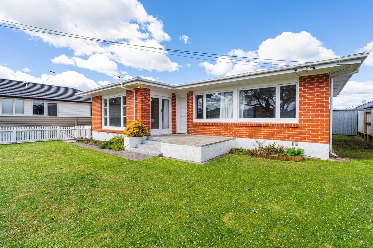 16 Mitchell Street, Greerton, Tauranga - Carousel 1