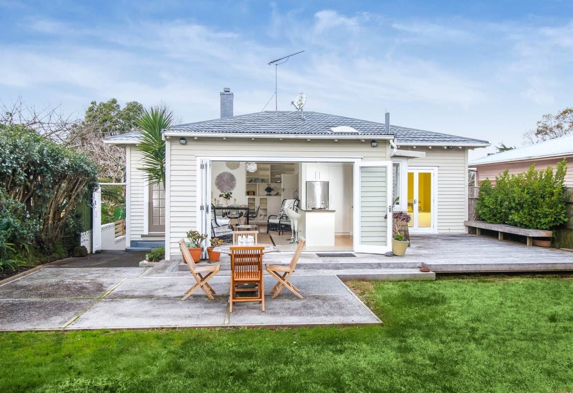 8 Parkhill Road, Morningside, Auckland - Carousel 10