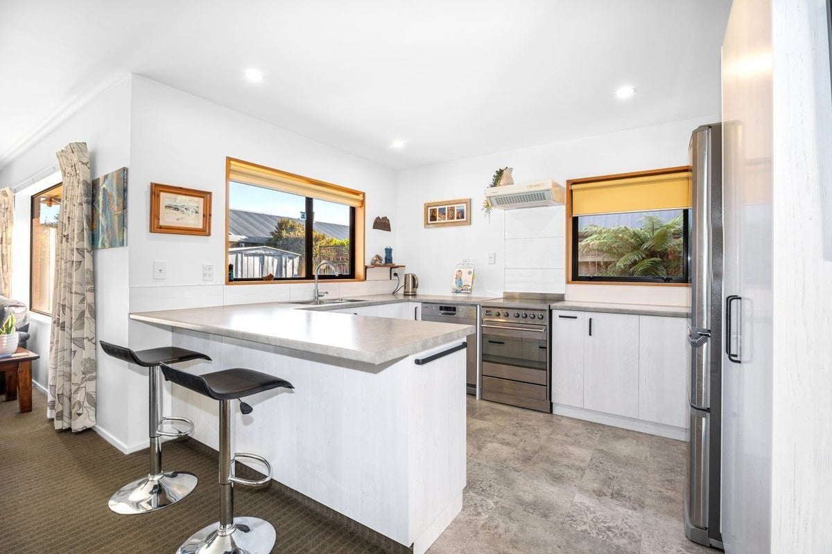 10 Pony Lane, Spreydon, Christchurch - Carousel 2