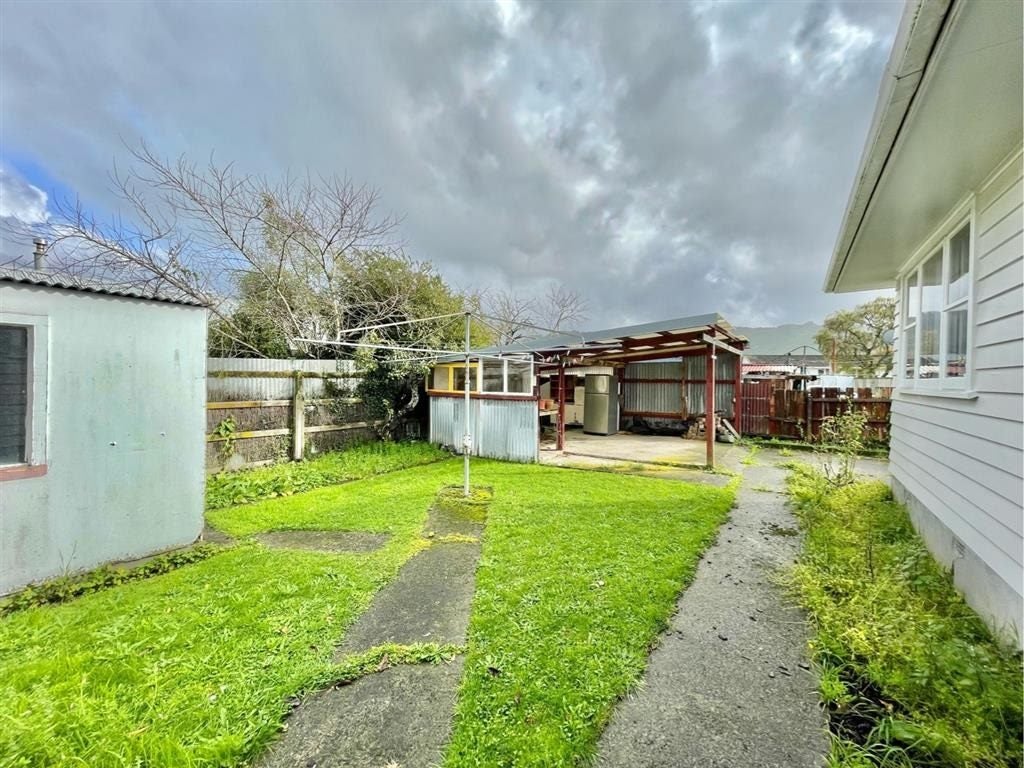 16 Moeraki Road, Maoribank, Upper Hutt - Carousel 14