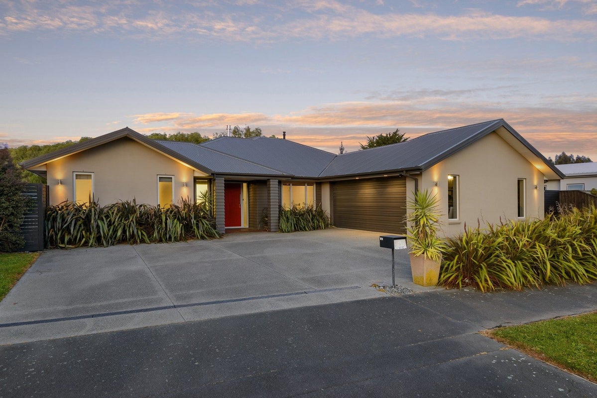 25 Holbrook Way, Westmorland, Christchurch - Carousel 1