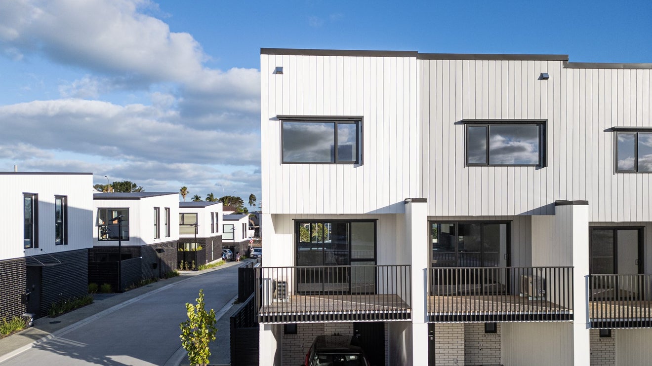 1 Kanapa Road, Northcross, Auckland - Carousel 1