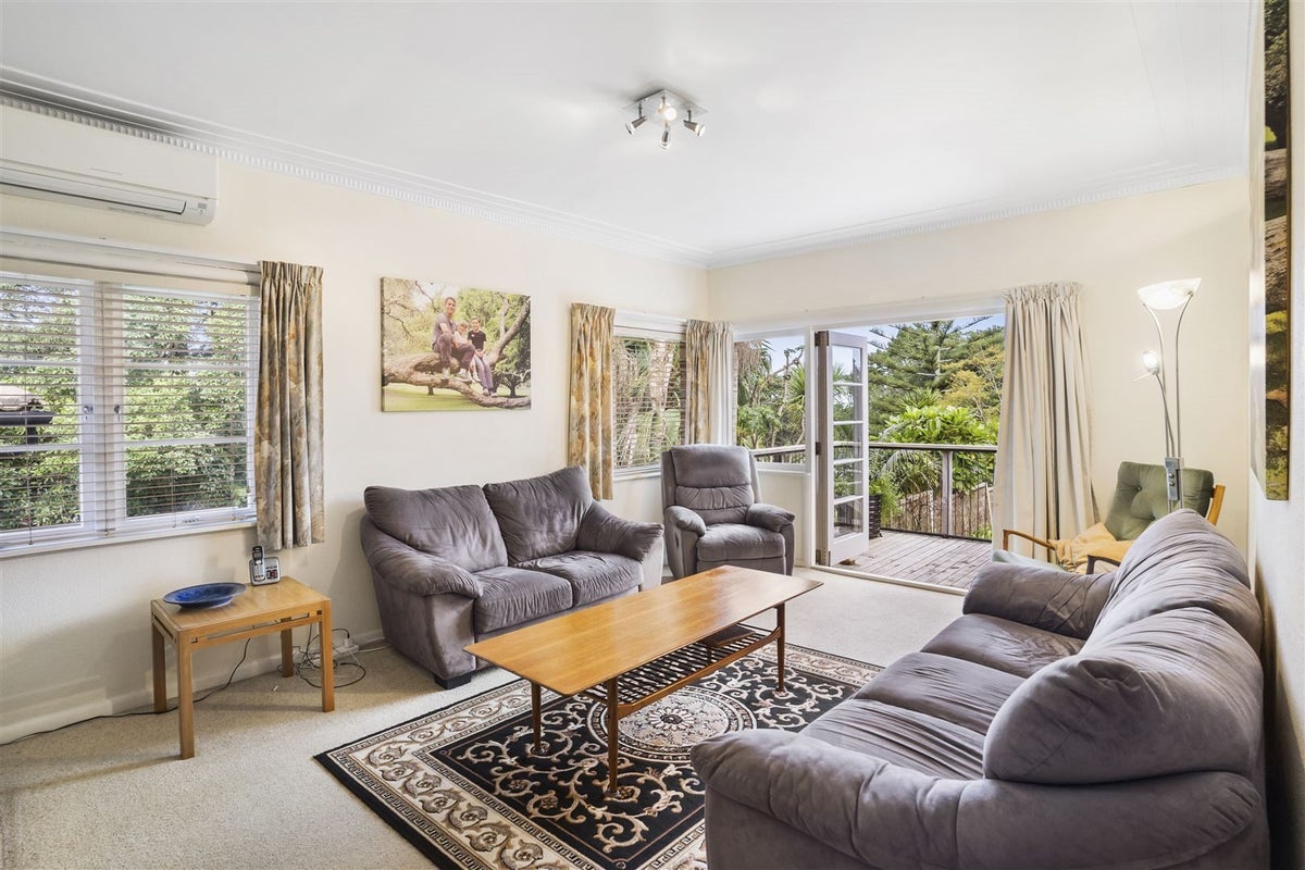 35 Herd Road, Hillsborough, Auckland - Carousel 2