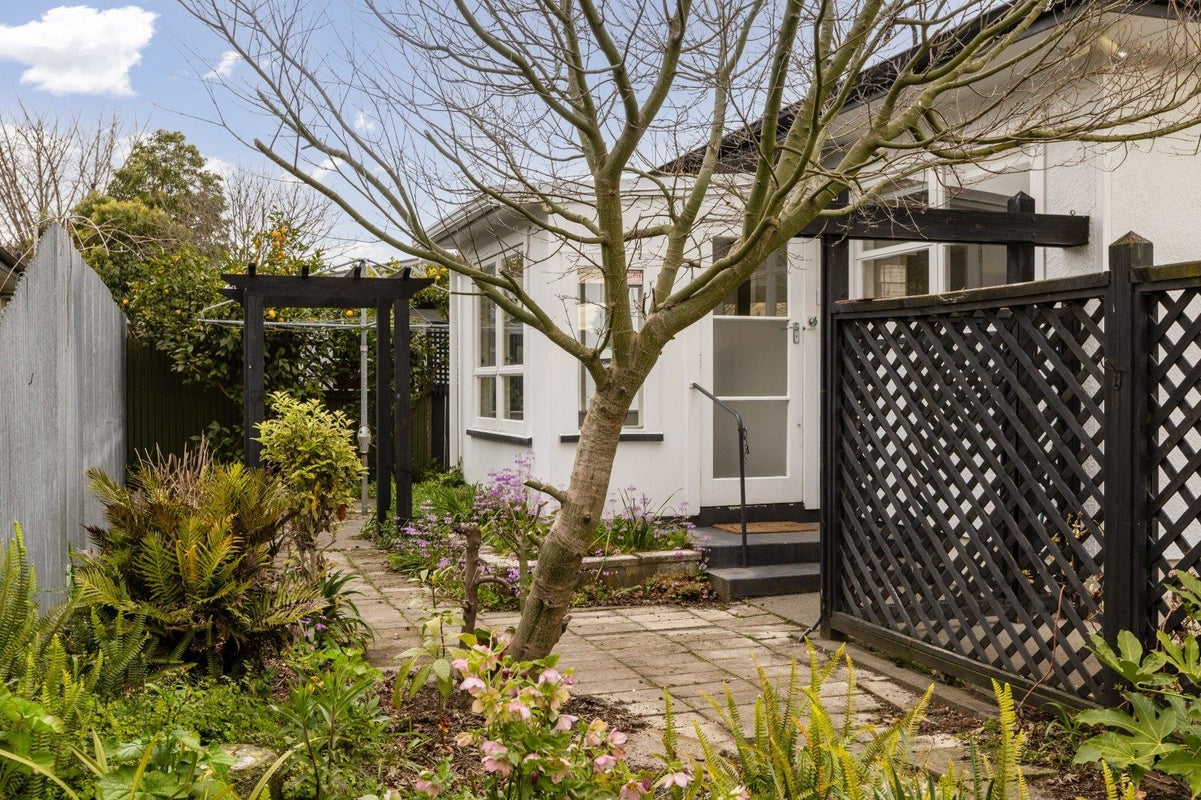 301 Frimley Avenue, Frimley, Hastings - Carousel 2