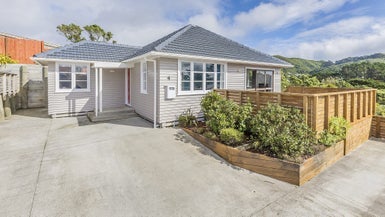 4 Tuapapa Street, Johnsonville, Wellington - Carousel 1