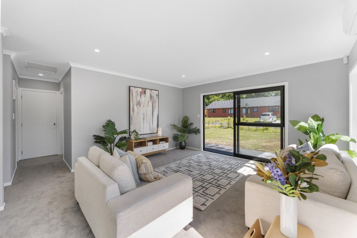 10 Winnie Close, Acacia Bay, Taupo - Carousel 1