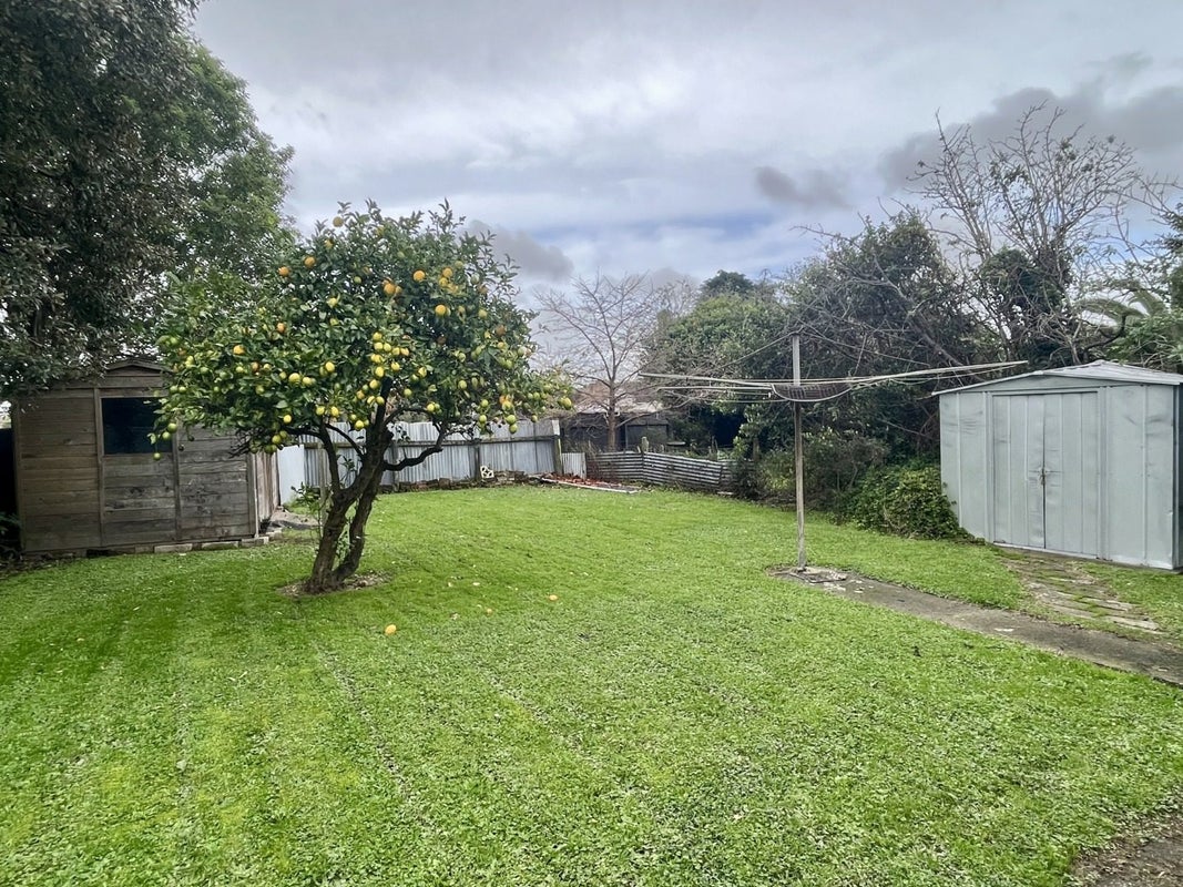 72 Savage Crescent, West End, Palmerston North - Carousel 13