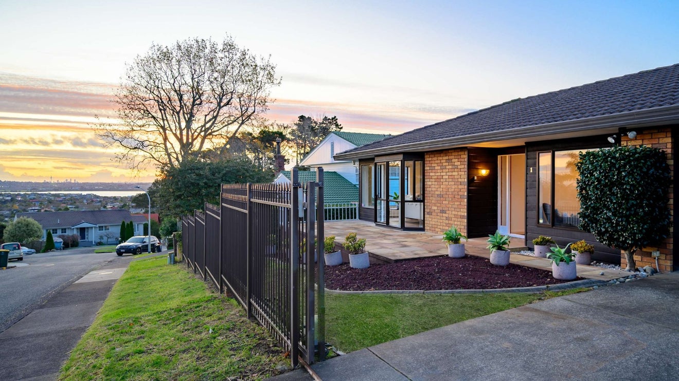 1 Etherege Place, Howick, Auckland - Carousel 1