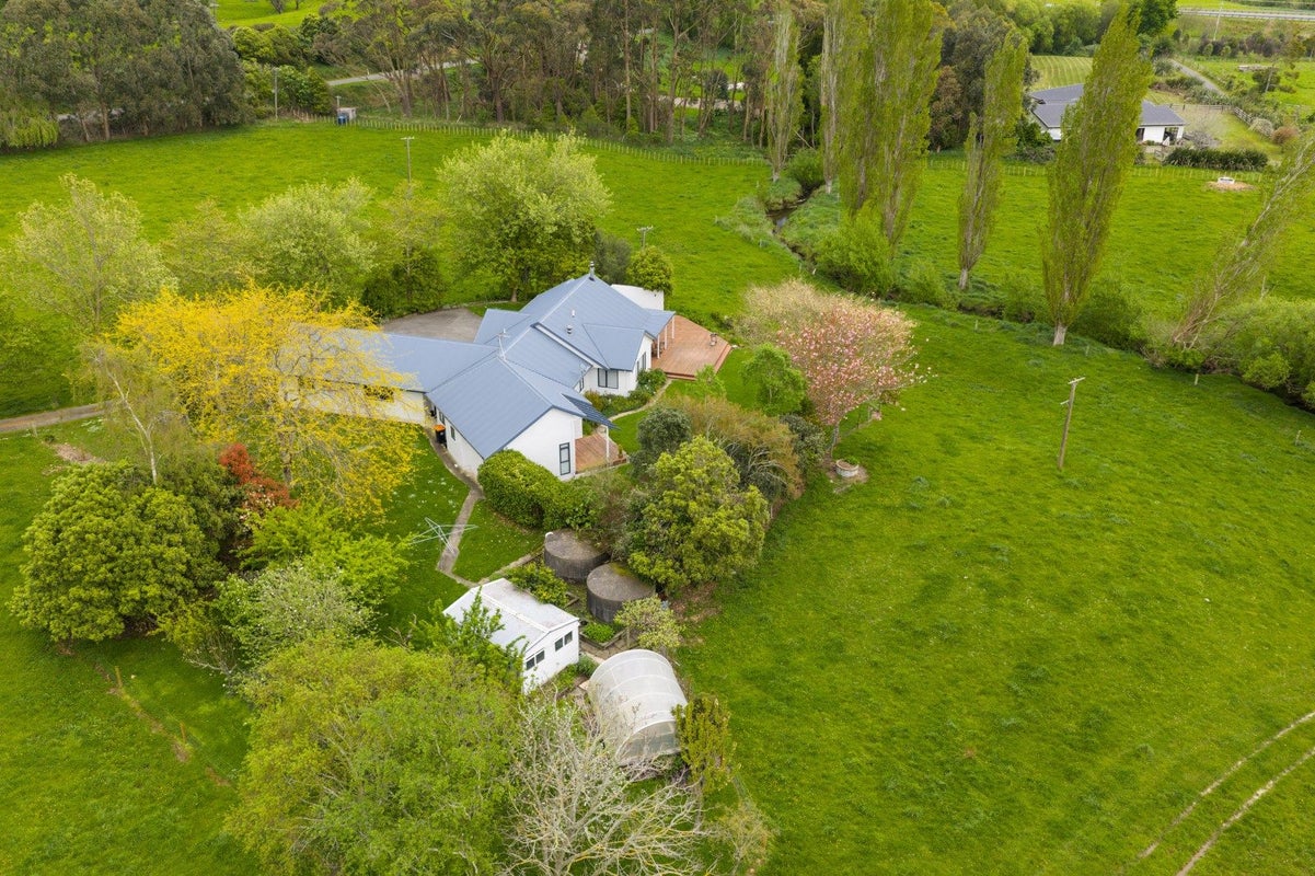 31 Kahuterawa Road, Linton, Palmerston North - Carousel 2