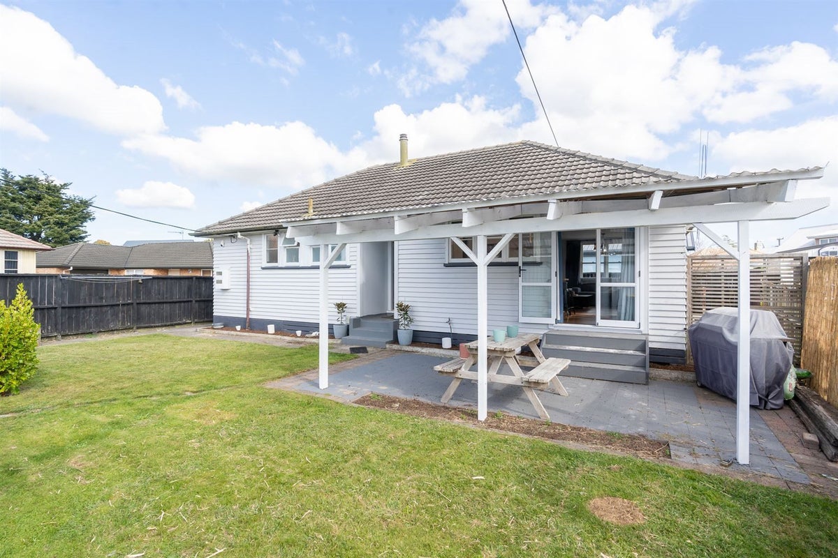11 Willis Street, Bader, Hamilton - Carousel 2