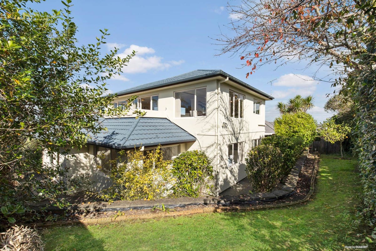 4 Meharg Place, Fairview Heights, Auckland - Carousel 2