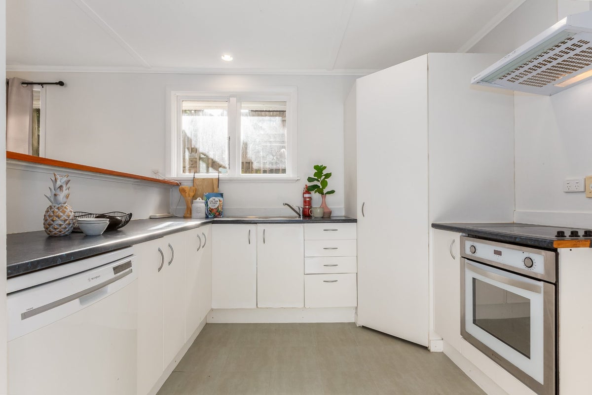 2 Mapplebeck street, Titahi Bay, Porirua - Carousel 2