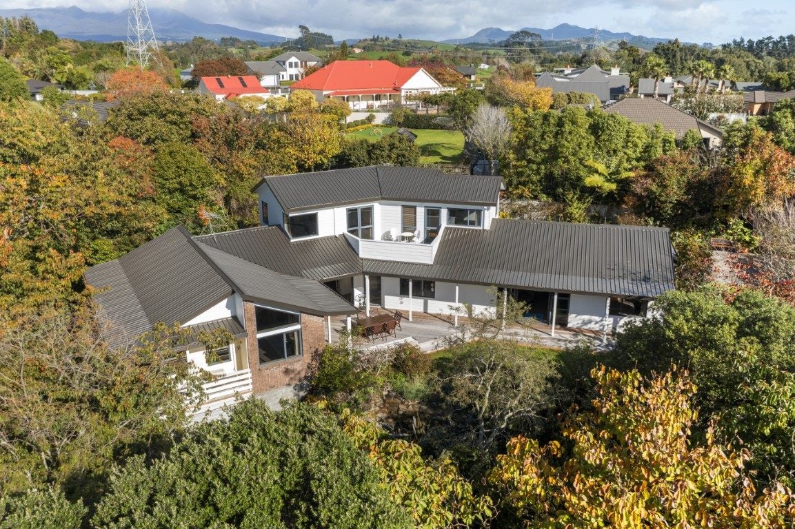 60 Veale Road, Ridgewood, New Plymouth - Carousel 1