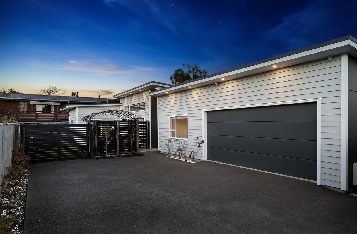 15B Winton Street, Paraparaumu Beach, Paraparaumu - Carousel 1