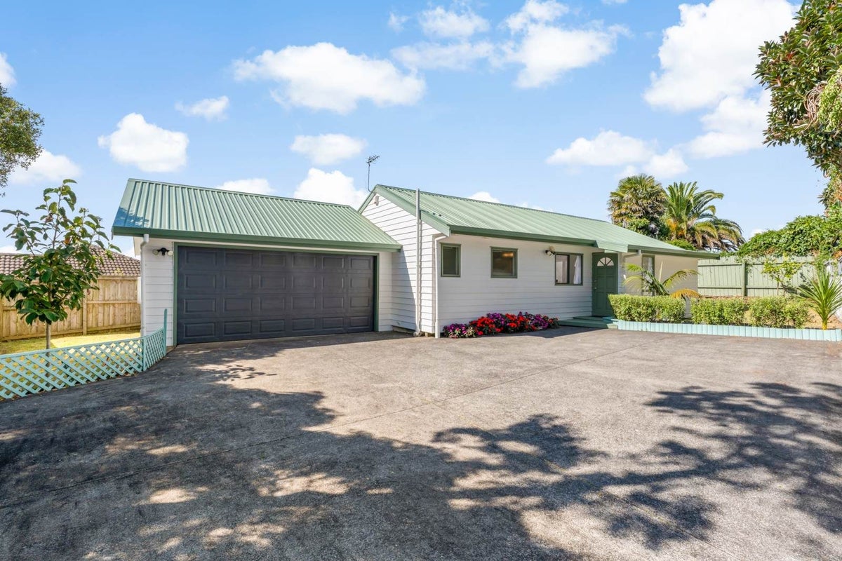 106A Royal Road, Massey, Auckland - Carousel 1