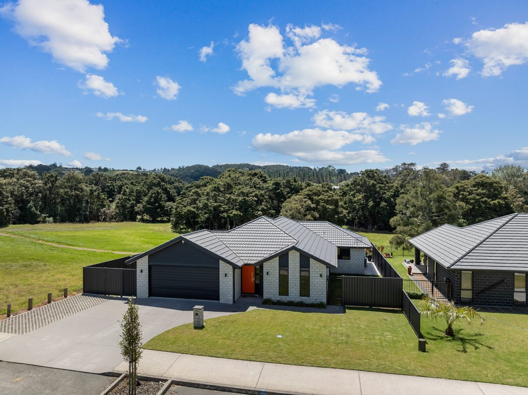 83 Wairau Drive, Tikipunga, Whangarei - Carousel 1