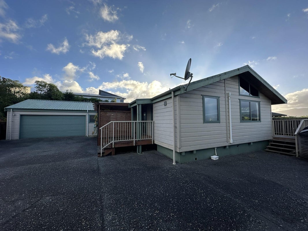 8A Riverstone Drive, Riverstone Terraces, Upper Hutt - Carousel 1