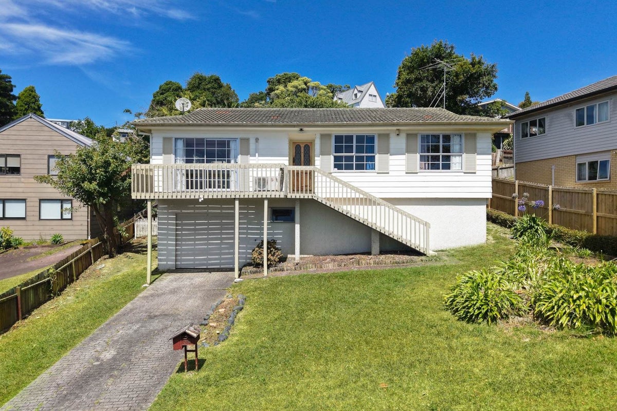 39 Oaktree Avenue, Browns Bay, Auckland - Carousel 2