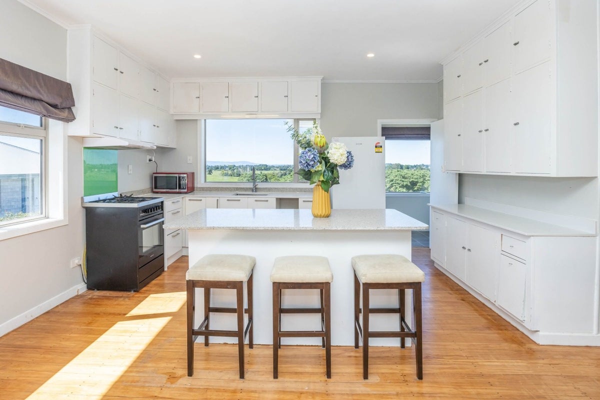 1302 Cambridge Road, Te Awamutu, Te Awamutu - Carousel 2