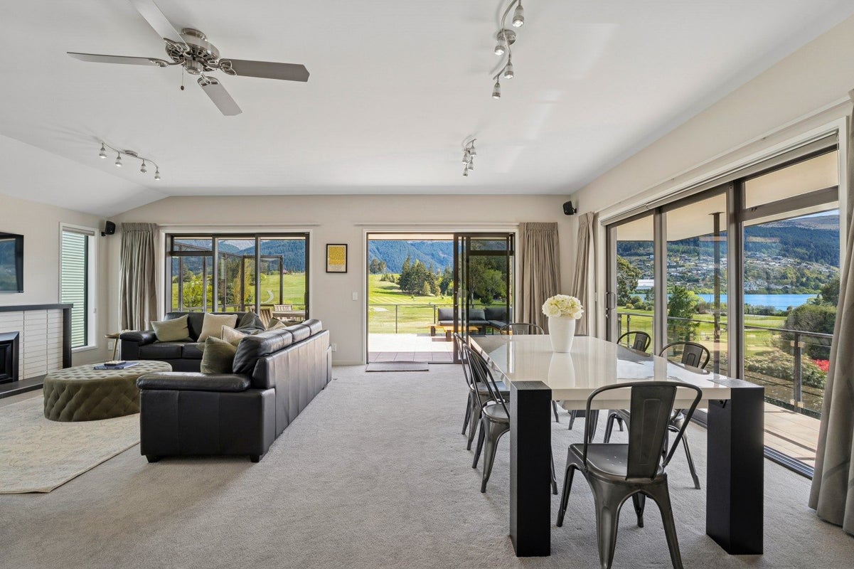 12 Grove Lane, Kelvin Heights, Queenstown-Lakes, Otago - Carousel 2