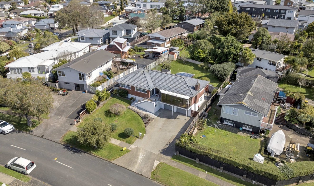 75 Ennis Avenue, Pakuranga Heights, Auckland - Carousel 1