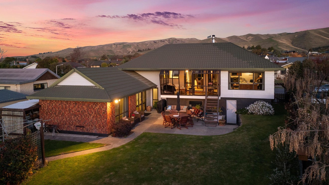 18 Hillcrest Avenue, Witherlea, Blenheim - Carousel 1