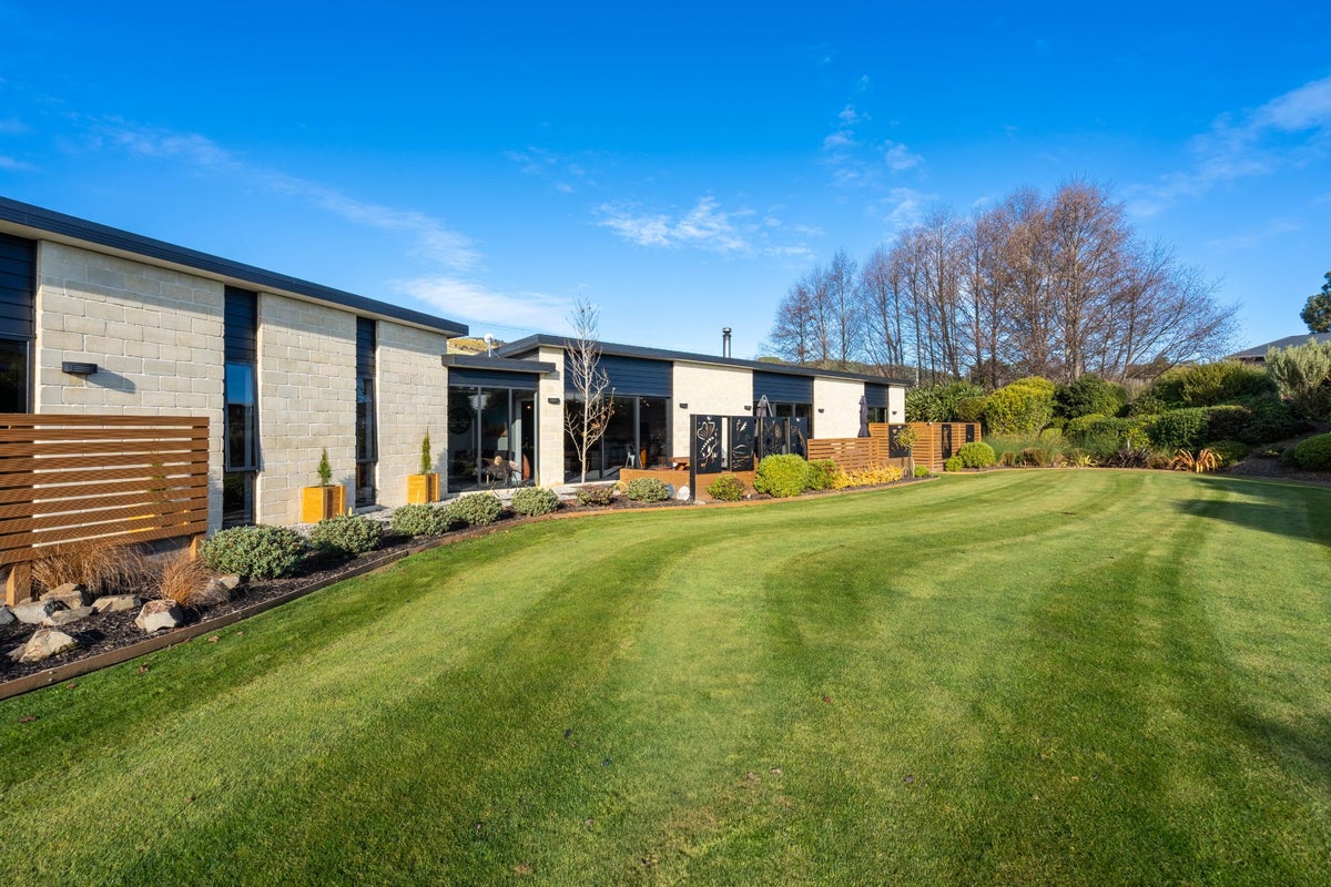 24 Mallard Drive, Waihola, Milton - Carousel 1