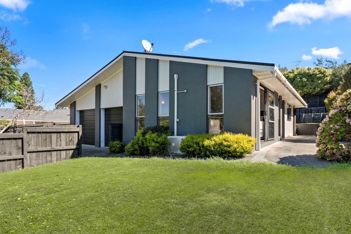 70 John Downs Drive, Browns Bay, Auckland - Carousel 1