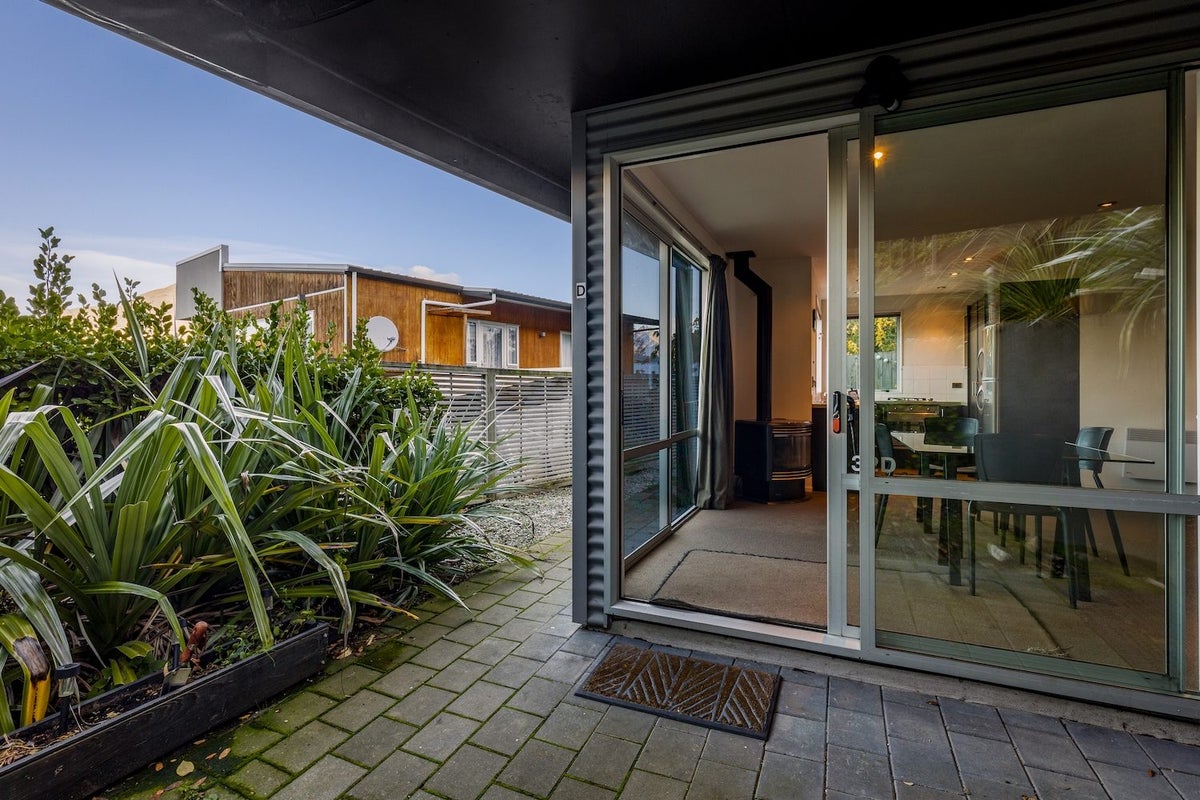32D Lomond Crescent, Queenstown, Queenstown - Carousel 1