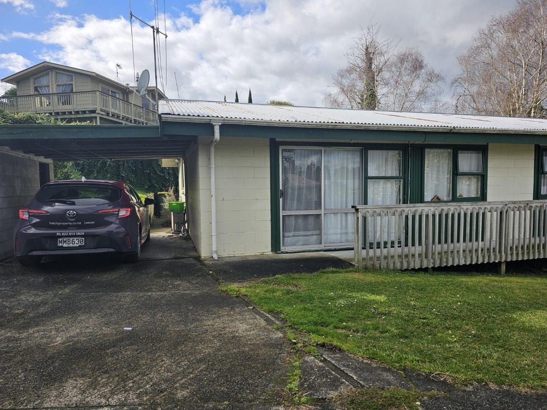 105 Lake Crescent, Hamilton Lake, Hamilton - Carousel 1