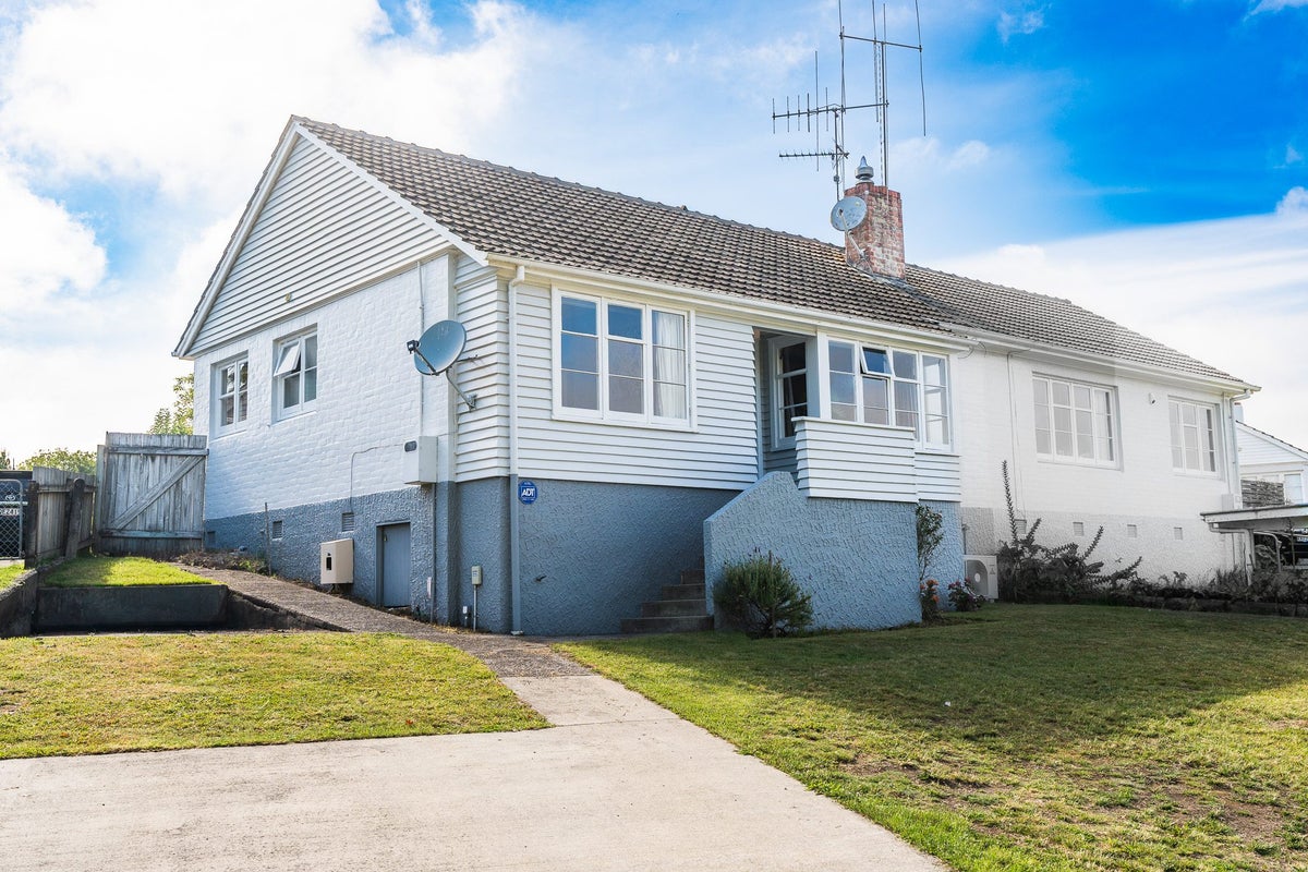 21 Jellicoe Drive, Hamilton East, Hamilton, Waikato - Carousel 1